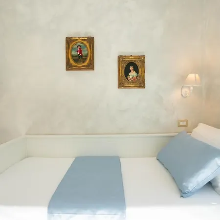 Alma Adry Naples